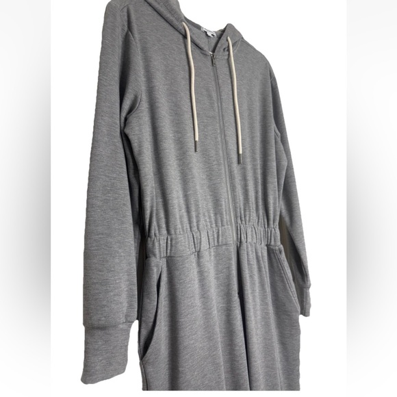 WeWoreWhat Gray Hooded Jumpsuit - Picture 3 of 9